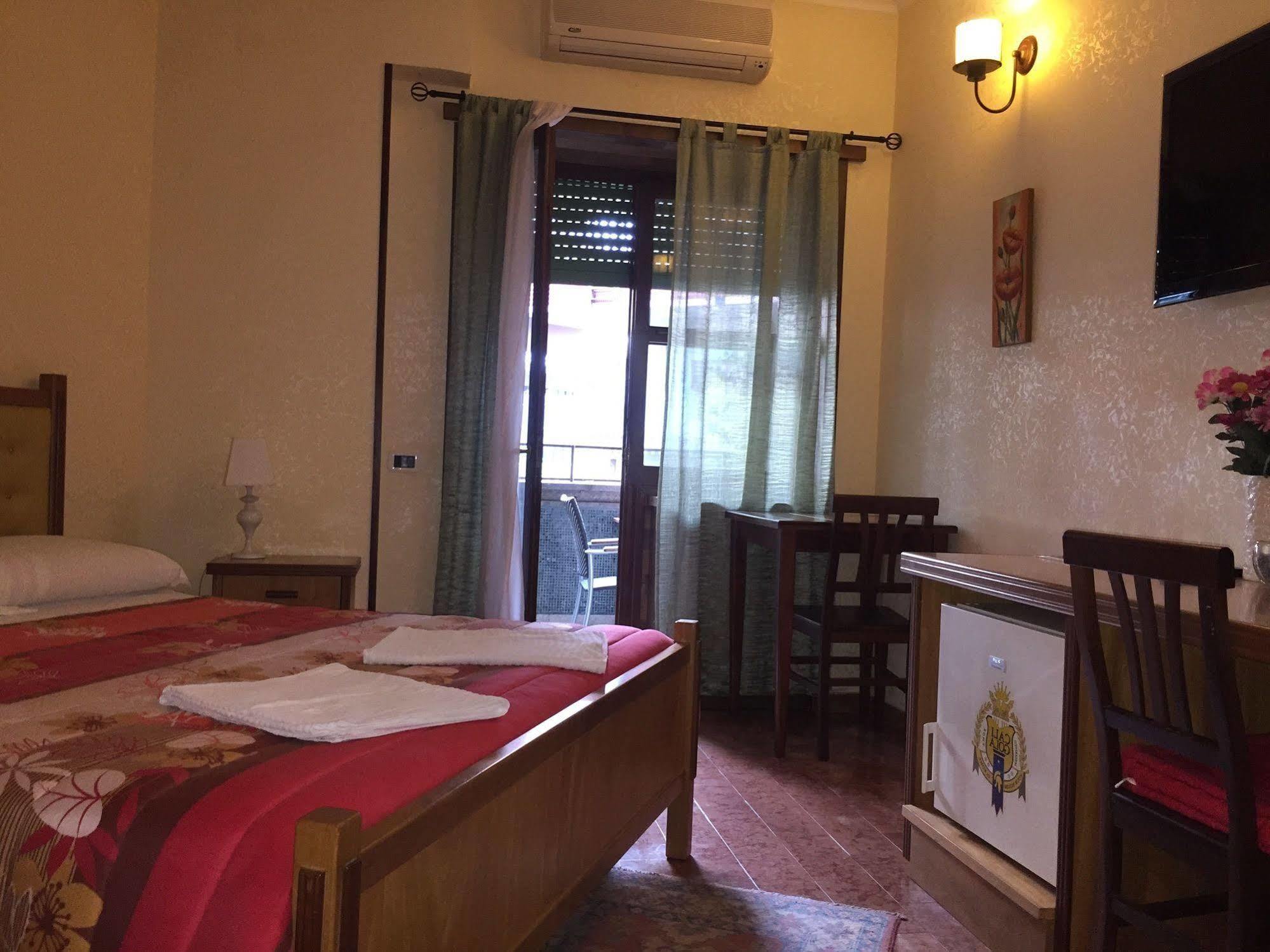 רומא Caligola Resort מראה חיצוני תמונה